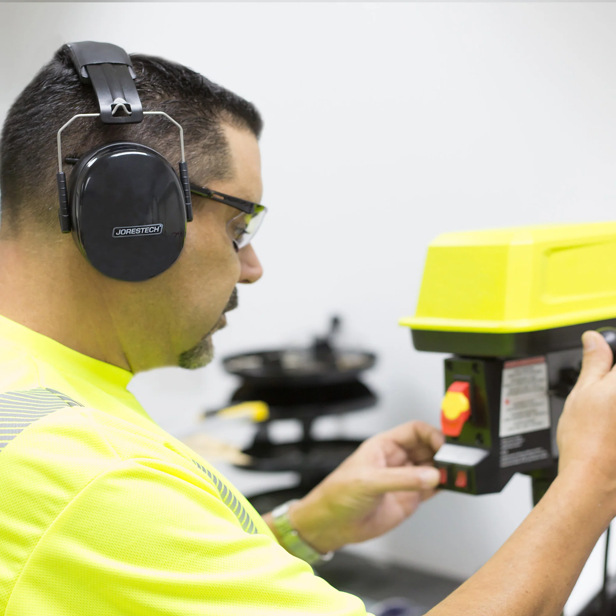 27dB NRR Noise Cancelling Hearing Protection Earmuffs - Image 8